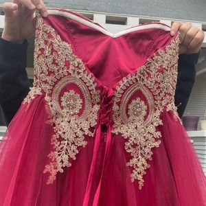 I’m am selling a prom/homecoming dress